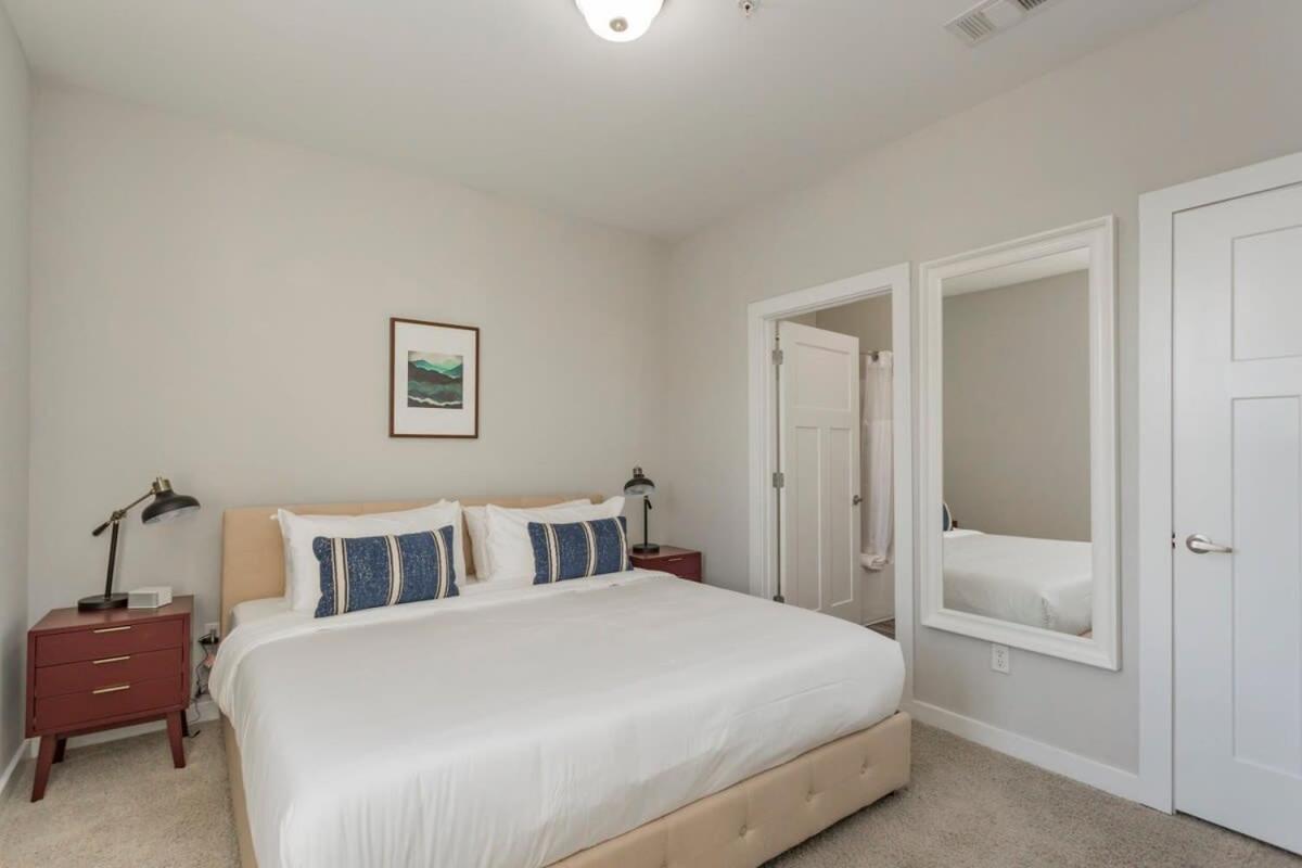 Cozysuites Music Row Stylish 2br Free Parking 44 Apartment Nashville
